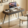 Bureau d'étude de style Mid-Century avec 3 tiroirs de rangement et finition noyer pour bureau à domicile, chambre ou étude.