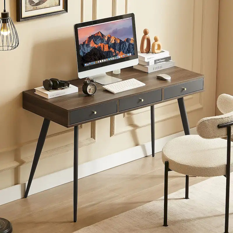 Bureau d'étude de style Mid-Century avec 3 tiroirs de rangement et finition noyer pour bureau à domicile, chambre ou étude.
