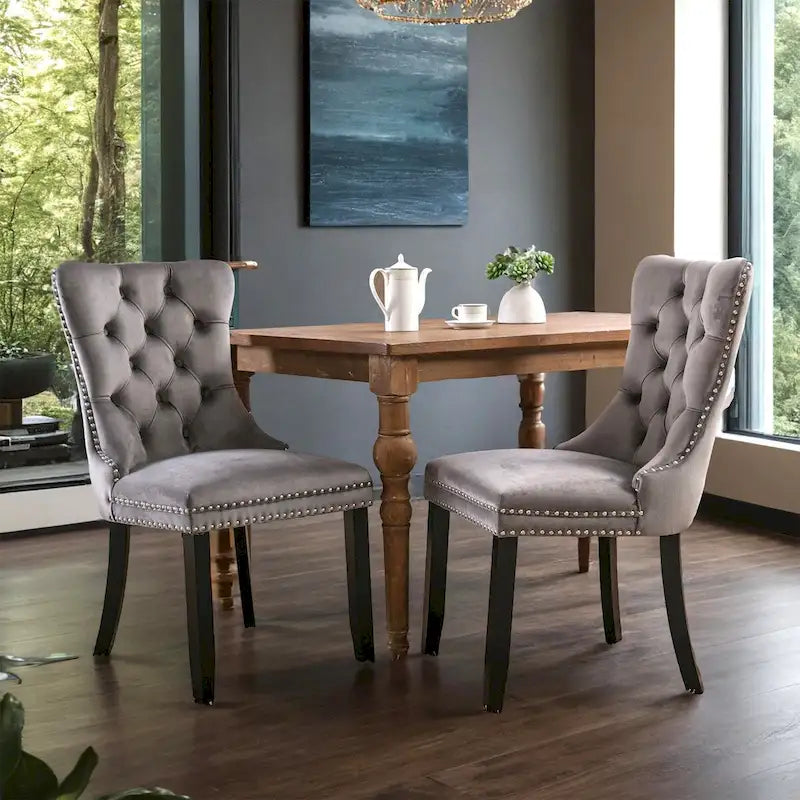 Chaises de salle à manger capitonnées en velours avec pieds en bois et garniture cloutée, lot de 2
