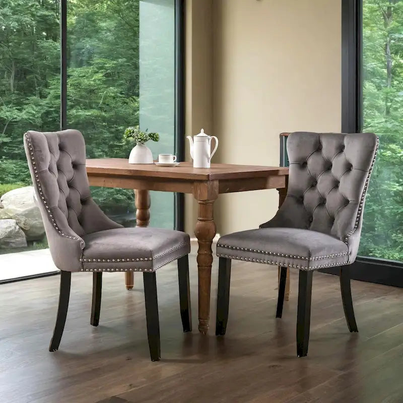 Chaises de salle à manger capitonnées en velours avec pieds en bois et garniture cloutée, lot de 2