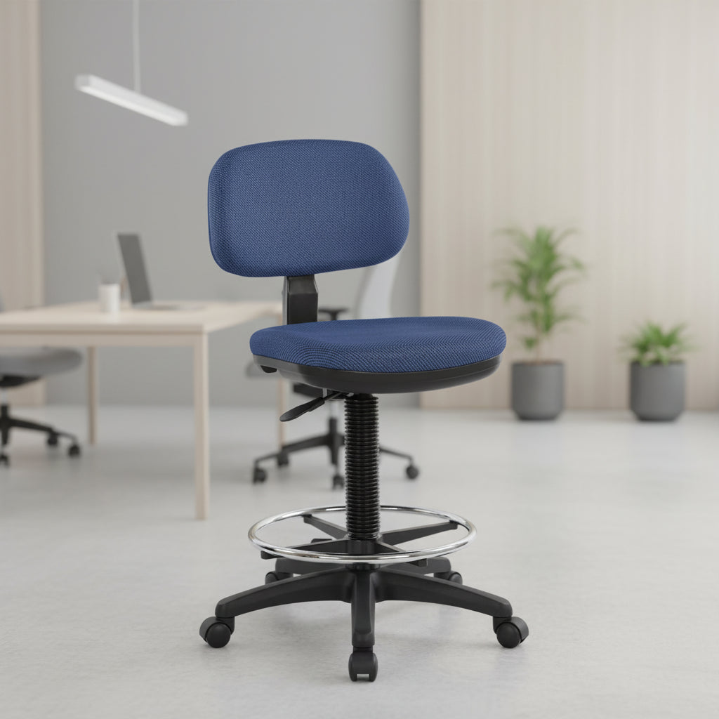 Chaise de dessinateur avec dossier et assise sculptés